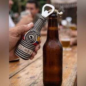 "Colombia" Artisanal Handheld Bottle Opener - Magnetic Vueltiao Hat Style